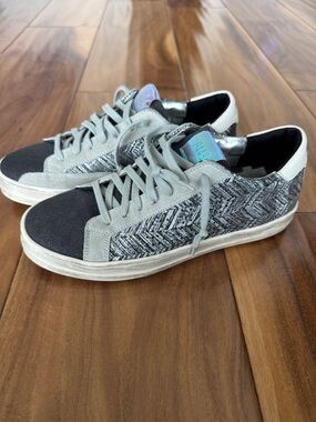 P448 Distressed Low-Top Sneakers in Black, Light Gray and Iridescent